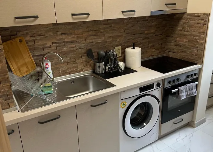 Refurbished In A Quiet Area Apartment *